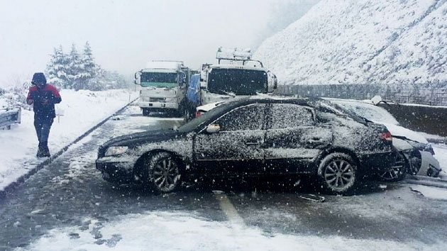 겨울철 폭설로 인한 차량 사고